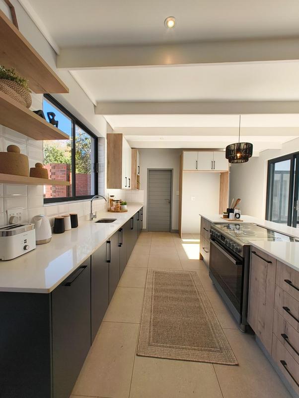 4 Bedroom Property for Sale in Ashlea Gardens Gauteng