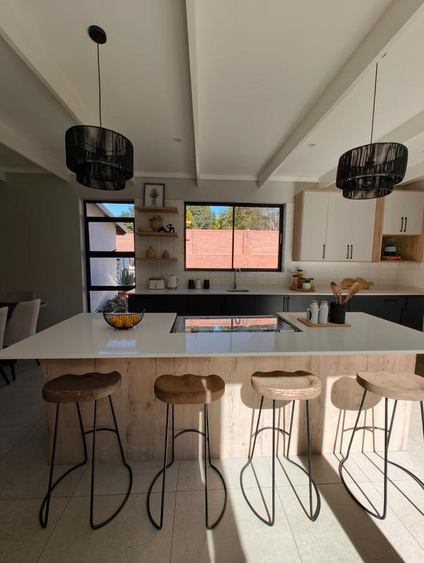 4 Bedroom Property for Sale in Ashlea Gardens Gauteng