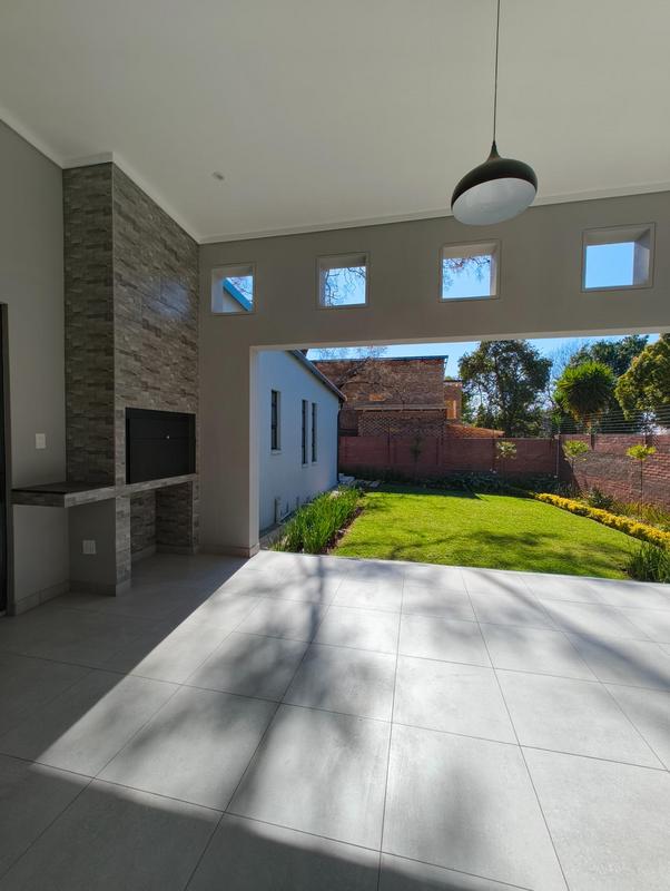 4 Bedroom Property for Sale in Ashlea Gardens Gauteng