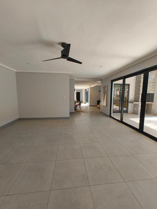 4 Bedroom Property for Sale in Ashlea Gardens Gauteng