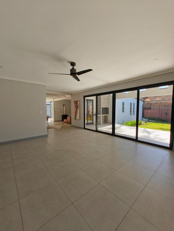 4 Bedroom Property for Sale in Ashlea Gardens Gauteng