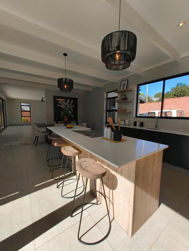 4 Bedroom Property for Sale in Ashlea Gardens Gauteng