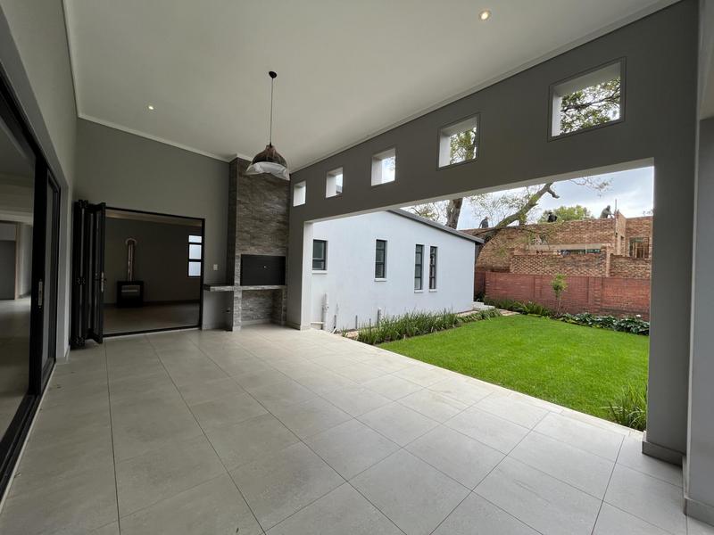 4 Bedroom Property for Sale in Ashlea Gardens Gauteng