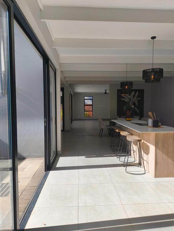 4 Bedroom Property for Sale in Ashlea Gardens Gauteng