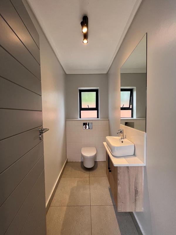 4 Bedroom Property for Sale in Ashlea Gardens Gauteng