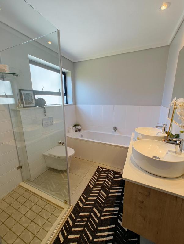 4 Bedroom Property for Sale in Ashlea Gardens Gauteng
