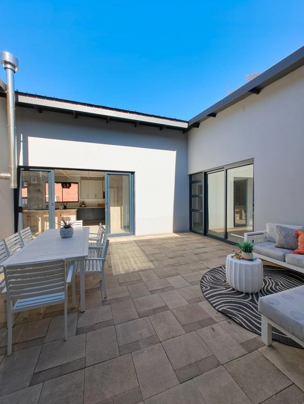 4 Bedroom Property for Sale in Ashlea Gardens Gauteng