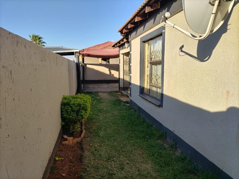 4 Bedroom Property for Sale in Dawn Park Gauteng