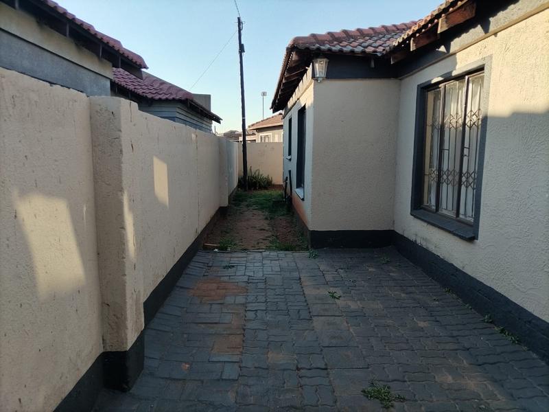4 Bedroom Property for Sale in Dawn Park Gauteng