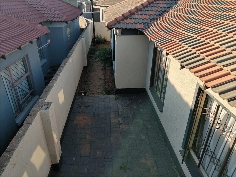 4 Bedroom Property for Sale in Dawn Park Gauteng