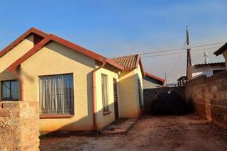 2 Bedroom Property for Sale in Clayville Gauteng