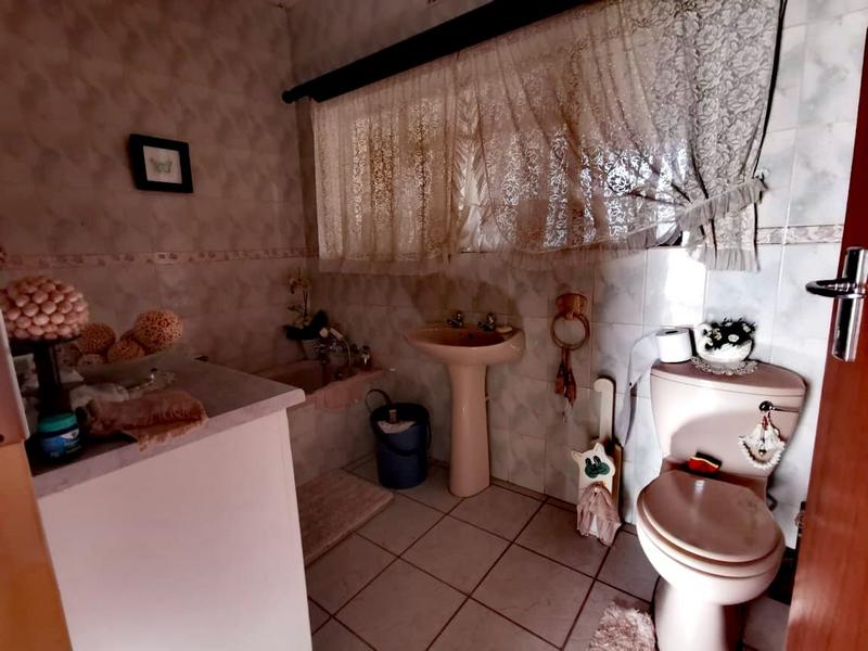 To Let 4 Bedroom Property for Rent in Rowhill Gauteng