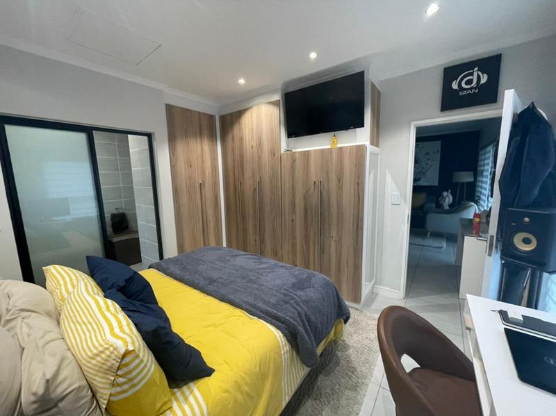 1 Bedroom Property for Sale in Waterfall Gauteng