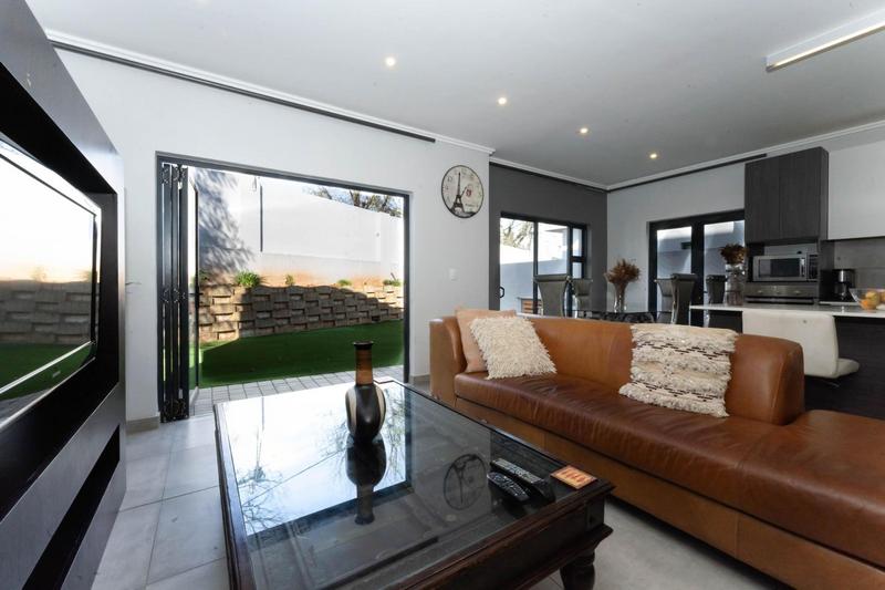 To Let 3 Bedroom Property for Rent in Bryanston Gauteng