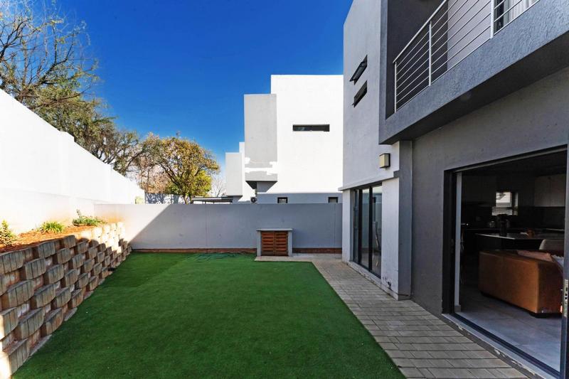 To Let 3 Bedroom Property for Rent in Bryanston Gauteng