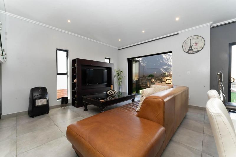 To Let 3 Bedroom Property for Rent in Bryanston Gauteng