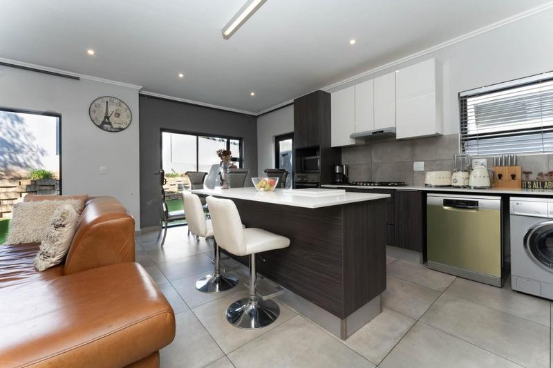 To Let 3 Bedroom Property for Rent in Bryanston Gauteng