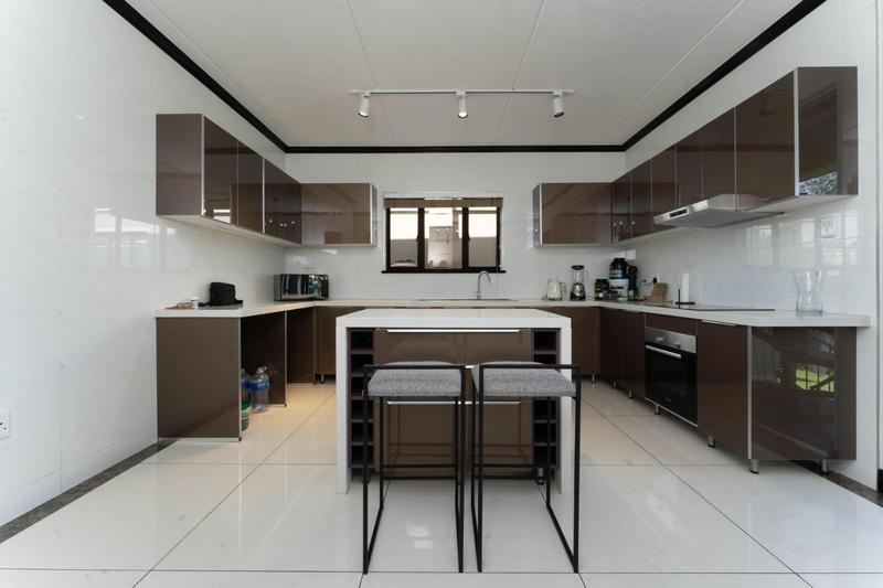 To Let 4 Bedroom Property for Rent in Craigavon Gauteng