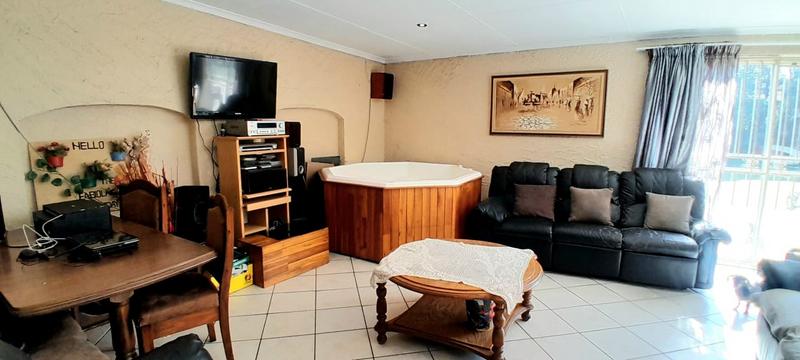 4 Bedroom Property for Sale in Elspark Gauteng