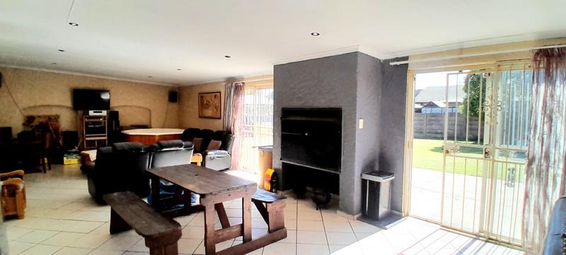 4 Bedroom Property for Sale in Elspark Gauteng