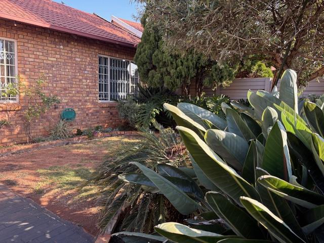 3 Bedroom Property for Sale in Rooihuiskraal North Gauteng