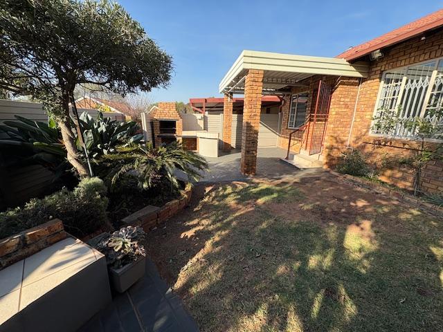 3 Bedroom Property for Sale in Rooihuiskraal North Gauteng