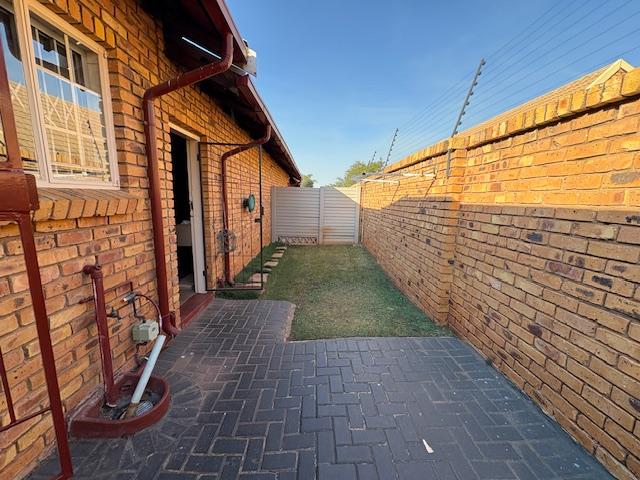 3 Bedroom Property for Sale in Rooihuiskraal North Gauteng
