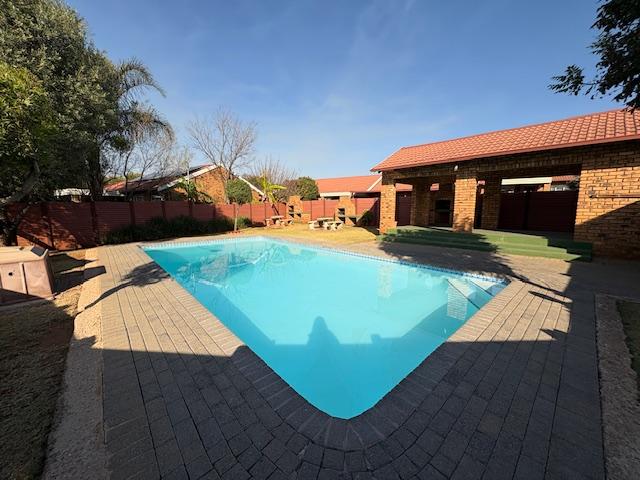 3 Bedroom Property for Sale in Rooihuiskraal North Gauteng