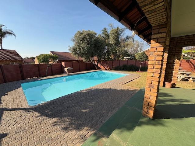 3 Bedroom Property for Sale in Rooihuiskraal North Gauteng