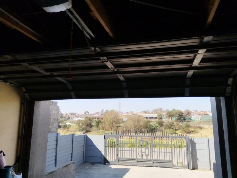 3 Bedroom Property for Sale in Umfuyaneni Gauteng