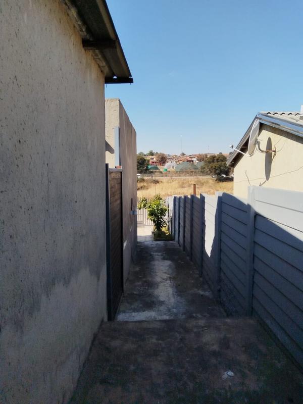 3 Bedroom Property for Sale in Umfuyaneni Gauteng