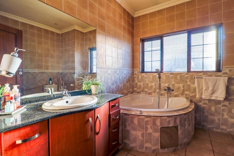 5 Bedroom Property for Sale in Midstream Estate Gauteng