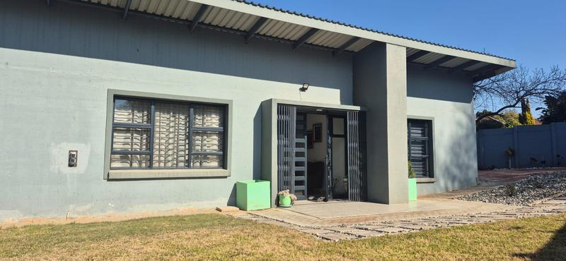 To Let 3 Bedroom Property for Rent in Roosevelt Park Gauteng
