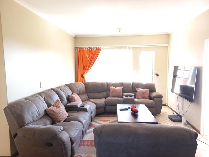 To Let 3 Bedroom Property for Rent in Monavoni Gauteng