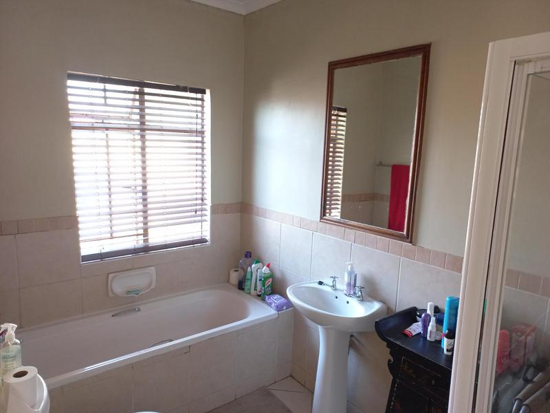 To Let 3 Bedroom Property for Rent in Monavoni Gauteng