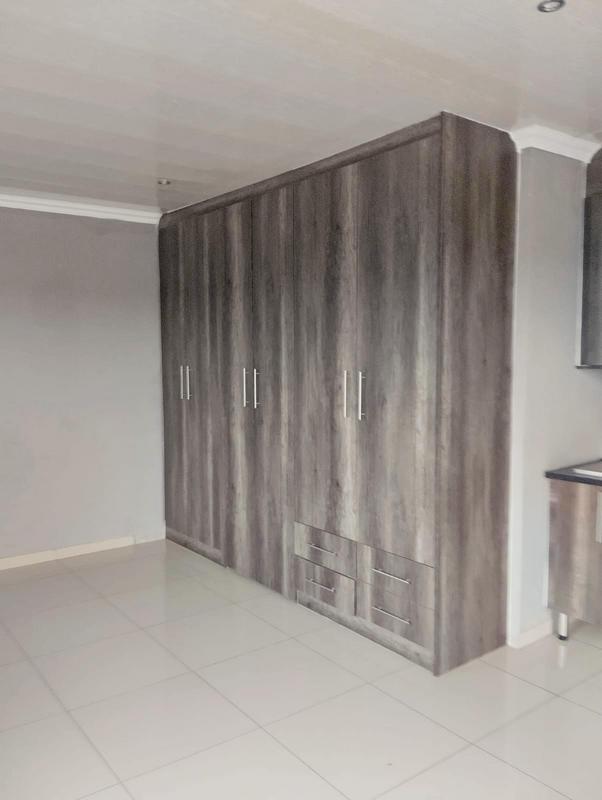 8 Bedroom Property for Sale in Clayville Gauteng