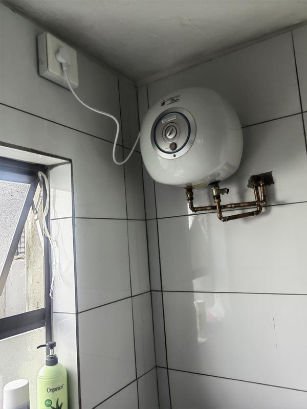 8 Bedroom Property for Sale in Clayville Gauteng