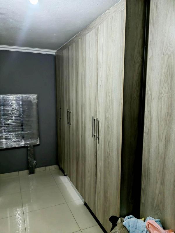 8 Bedroom Property for Sale in Clayville Gauteng