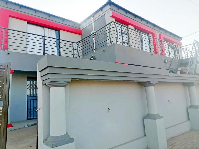 8 Bedroom Property for Sale in Clayville Gauteng
