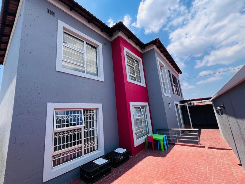 4 Bedroom Property for Sale in Clayville Gauteng