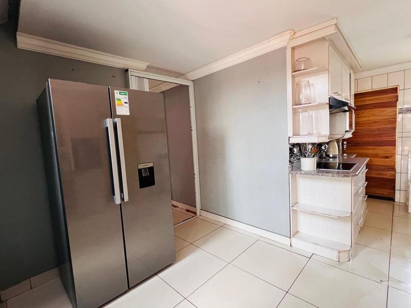 4 Bedroom Property for Sale in Clayville Gauteng