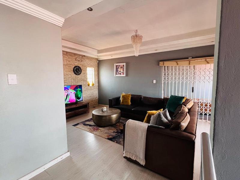 4 Bedroom Property for Sale in Clayville Gauteng