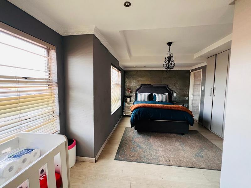 4 Bedroom Property for Sale in Clayville Gauteng