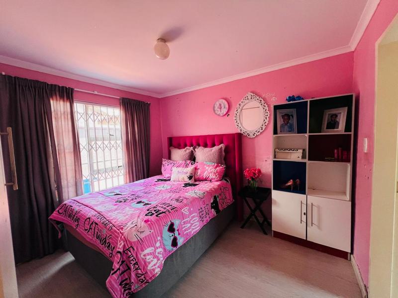 4 Bedroom Property for Sale in Clayville Gauteng