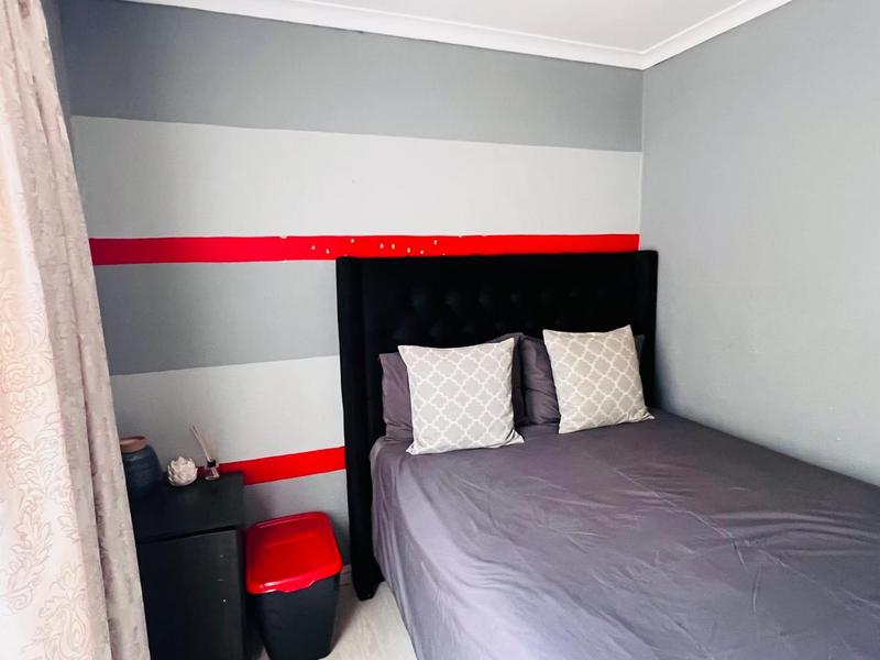 4 Bedroom Property for Sale in Clayville Gauteng