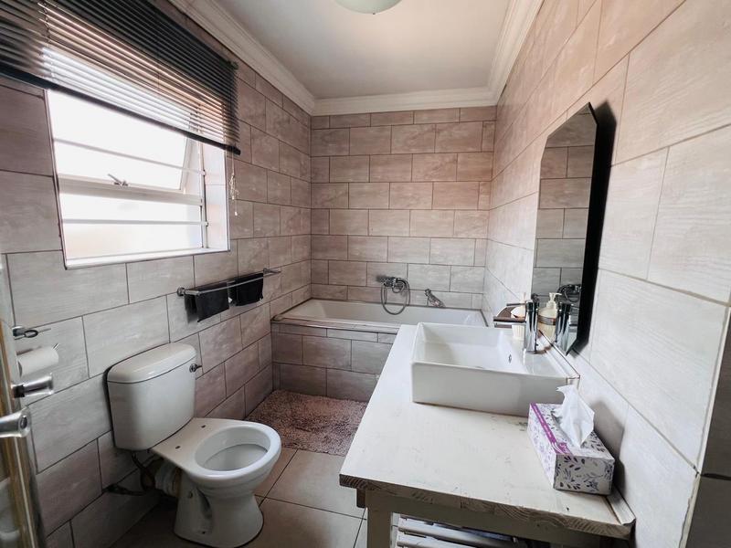 4 Bedroom Property for Sale in Clayville Gauteng