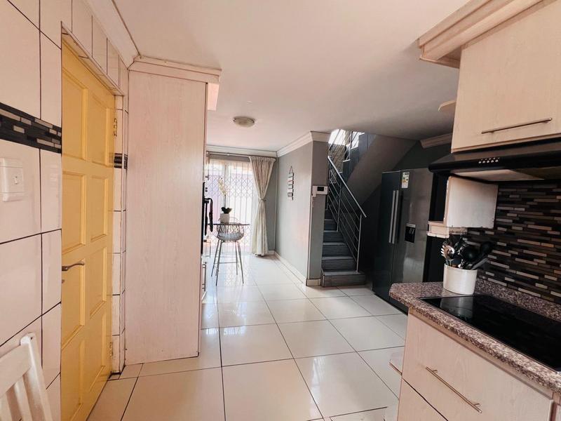 4 Bedroom Property for Sale in Clayville Gauteng