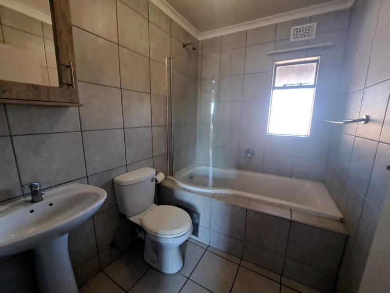 2 Bedroom Property for Sale in Heuweloord Gauteng