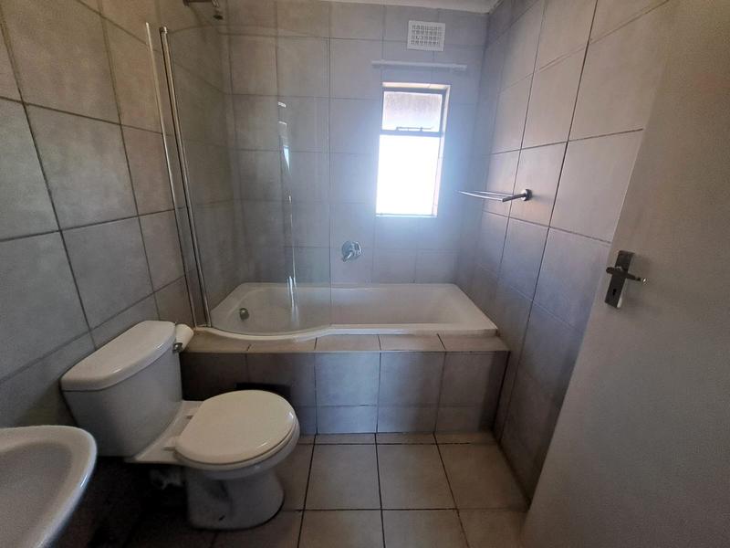 2 Bedroom Property for Sale in Heuweloord Gauteng