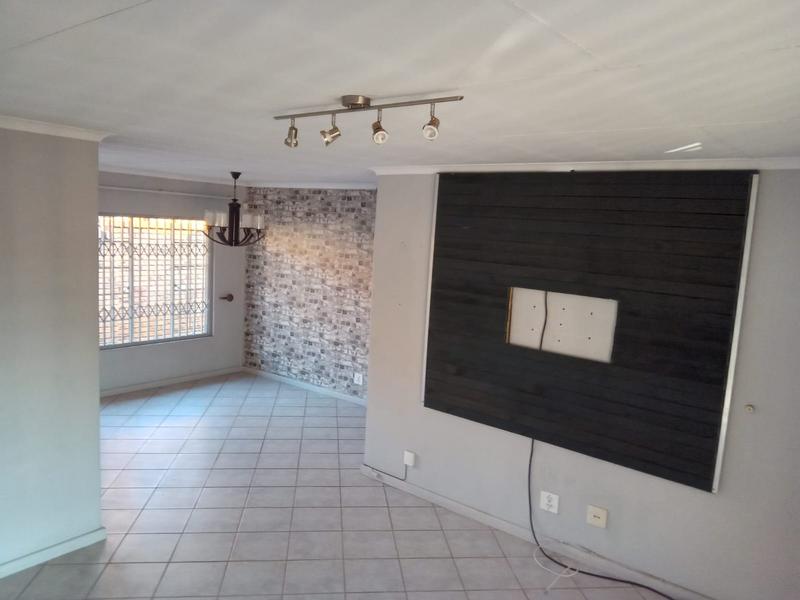 3 Bedroom Property for Sale in Rooihuiskraal North Gauteng